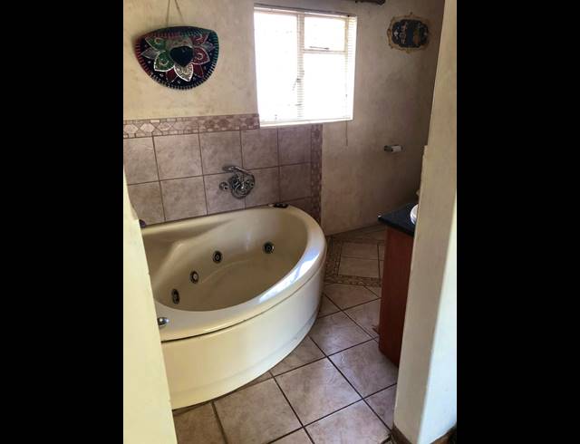 10 BEDROOM GUEST HOUSE FOR SALE IN MOOILANDE